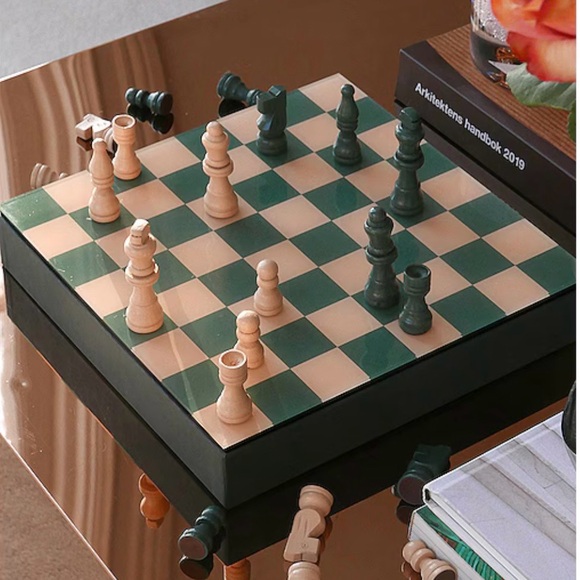 Classic Chess Set - Picture 1 of 6